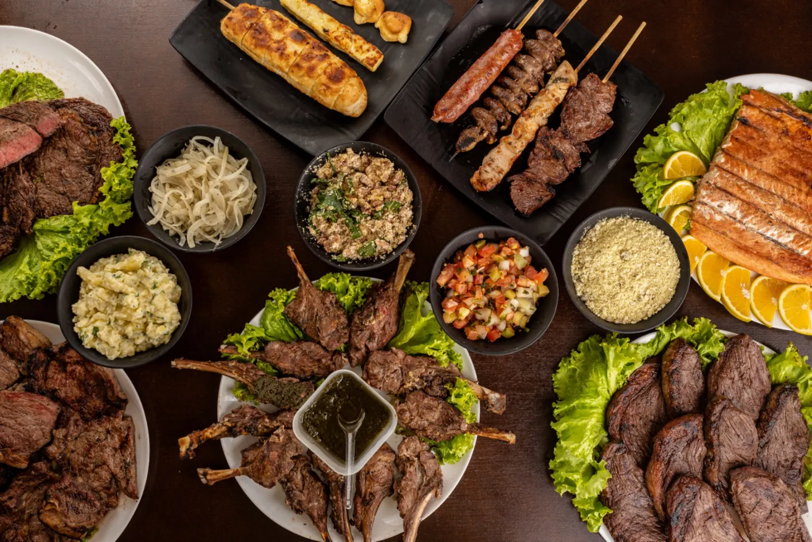 Pratos e acompanhamentos do Sabor do Sul Grill